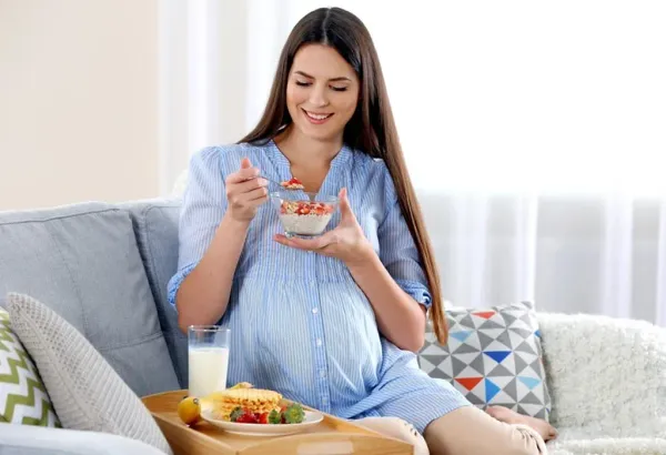 Vitamin C and Folic Acid Importance for Pregnancy
