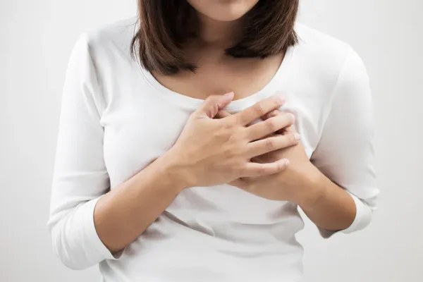 chest pain causes in hindi